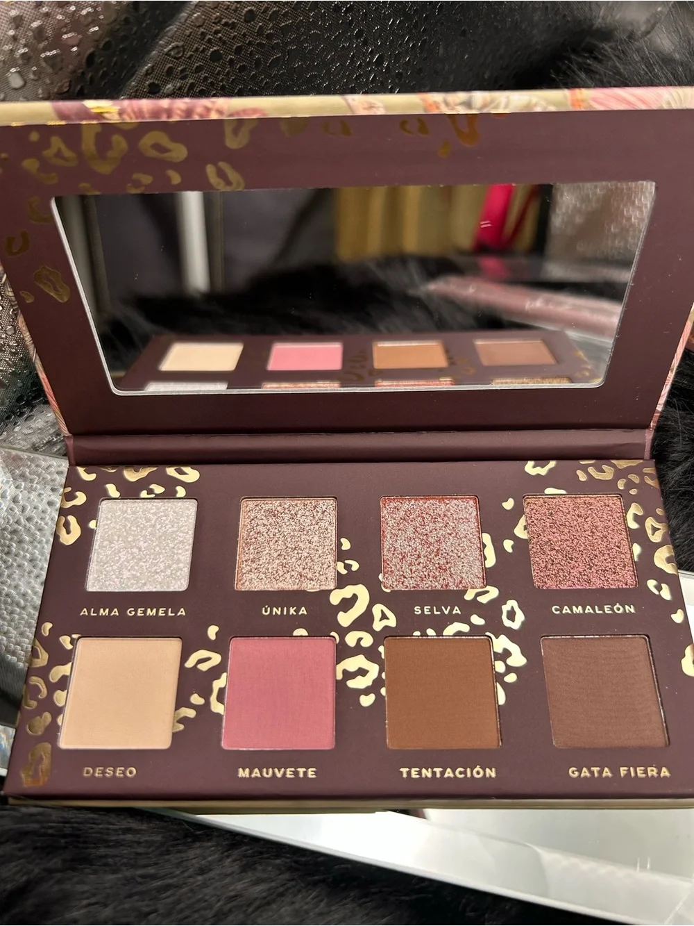 ALAMAR COSMETICS: NUDE Eyeshadow Palette and (3) Brush Set Retail $43❤️